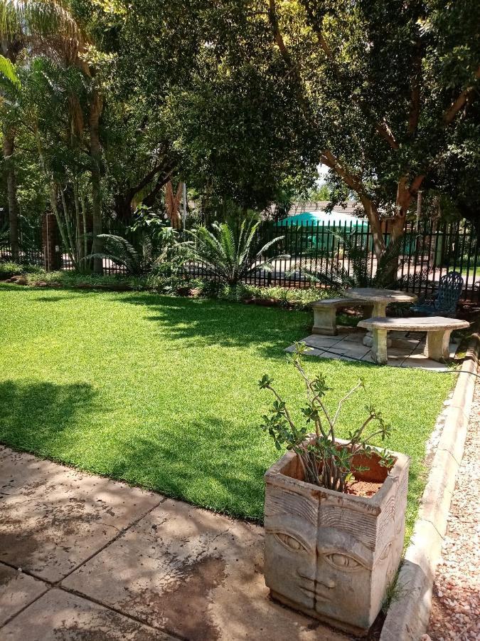 De La Rose Guesthouse Lephalale Exterior foto