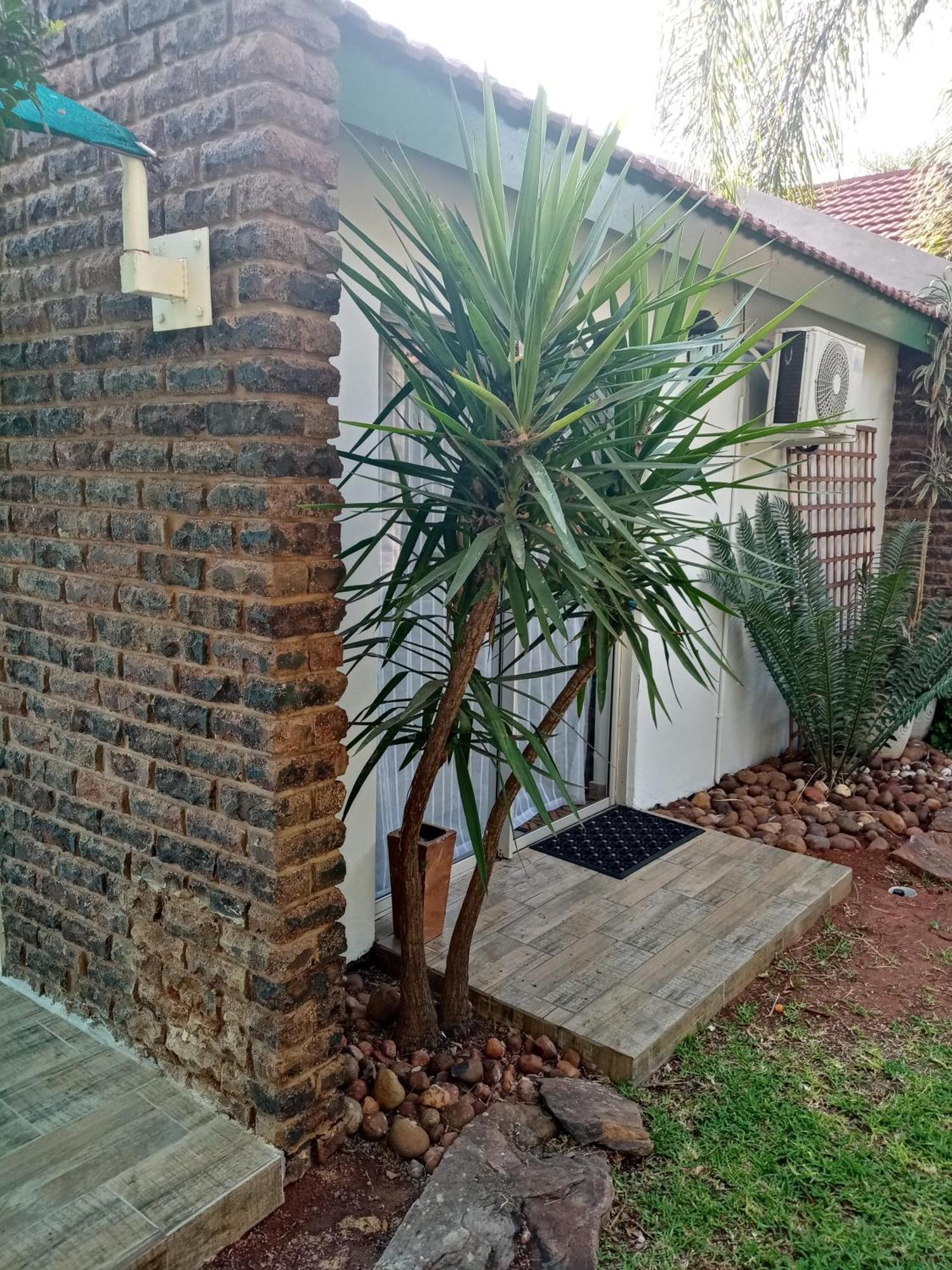 De La Rose Guesthouse Lephalale Exterior foto